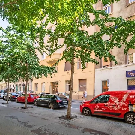 Mini Ultra Central Studio Budapest Extérieur photo